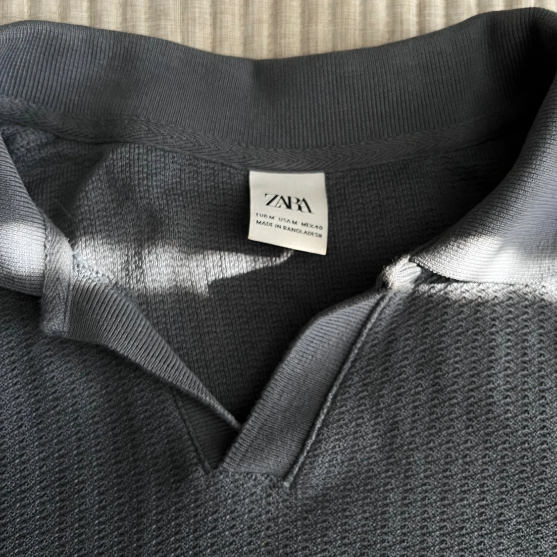 Blå piké t-shirt från Zara, storlek L passar M - 2