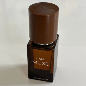 Caia Parfym  - Säljer denna helt oanvända parfymen Muse från Caia🤎 