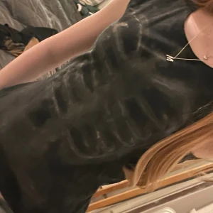 skelett topp - super fin skelett topp!!! passar xs-m pga stretchig (jag har xs !), blekt själv men går ej bort i tvätten ‼️