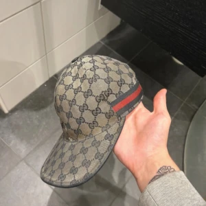 Gucci keps - Säljer min Gucci keps då den inte kommer till användning.