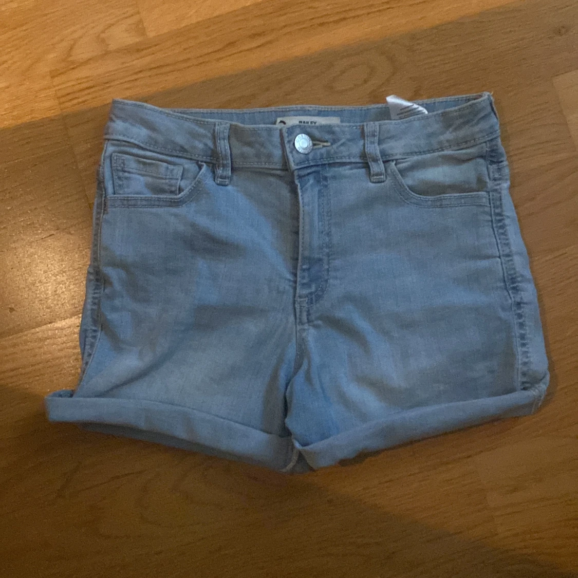 Ljusblå jeansshorts från Cubus