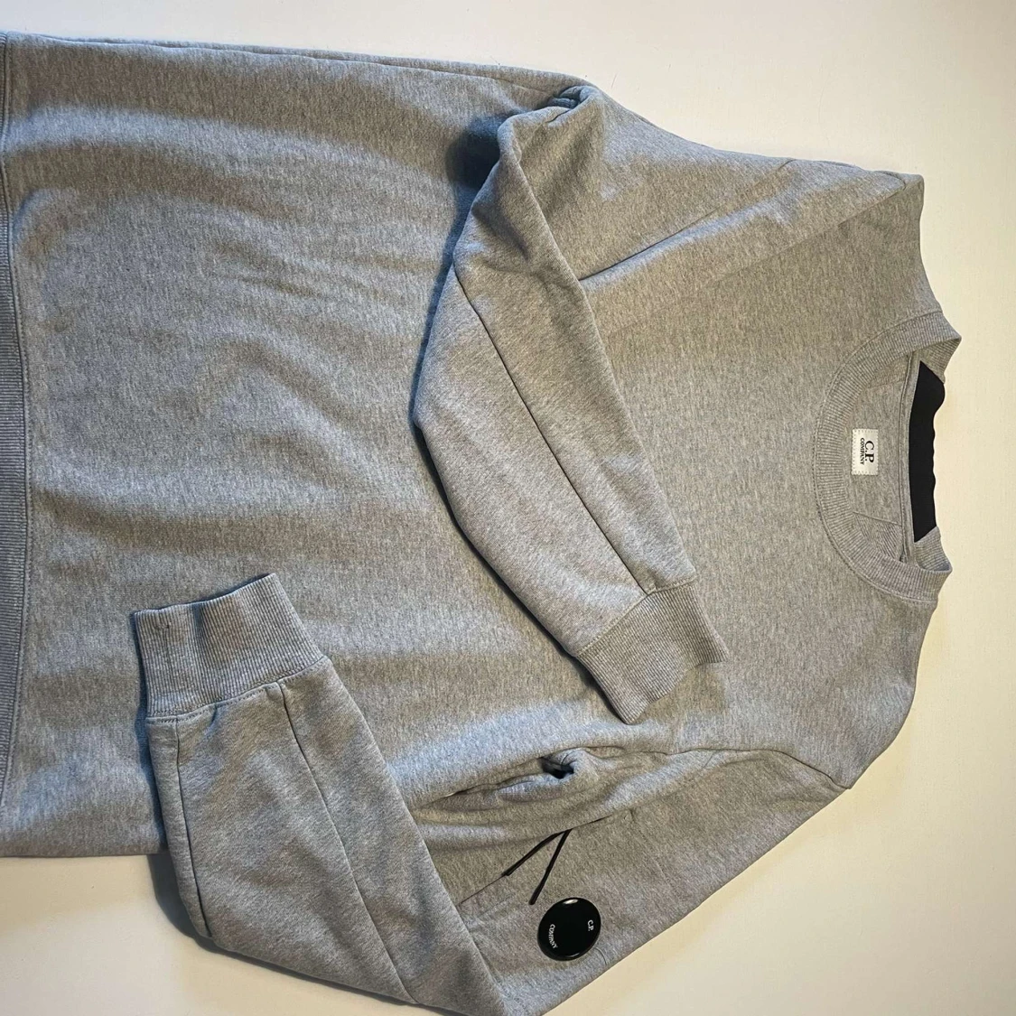 Grå sweatshirt från C.P. Company - 1