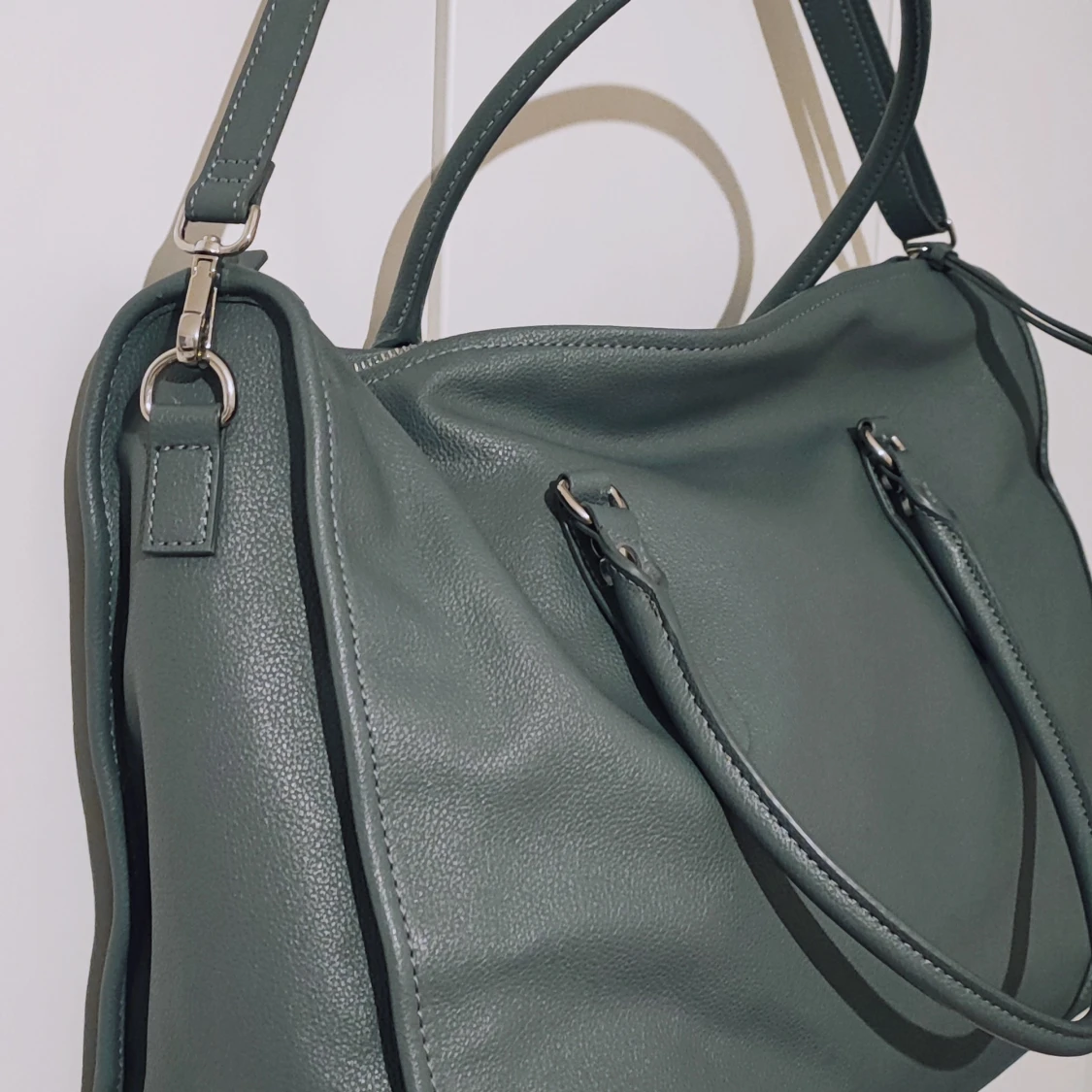 HM axelväska i skinnlook