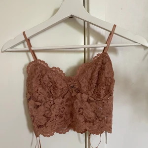 Topp från Zara  - Topp i spets från Zara.