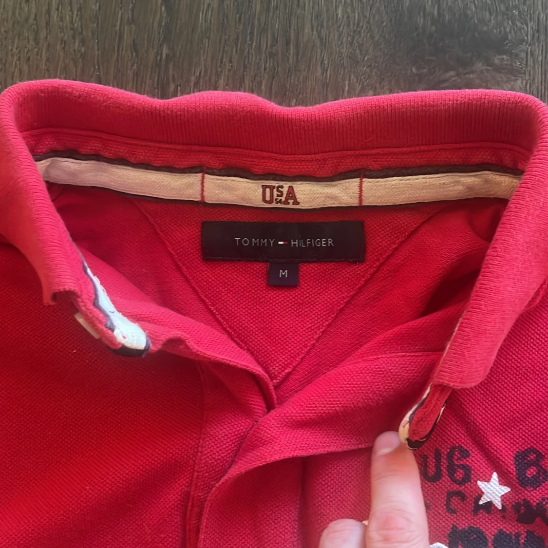 Röd polo t-shirt - Tommy Hilfiger  - 2