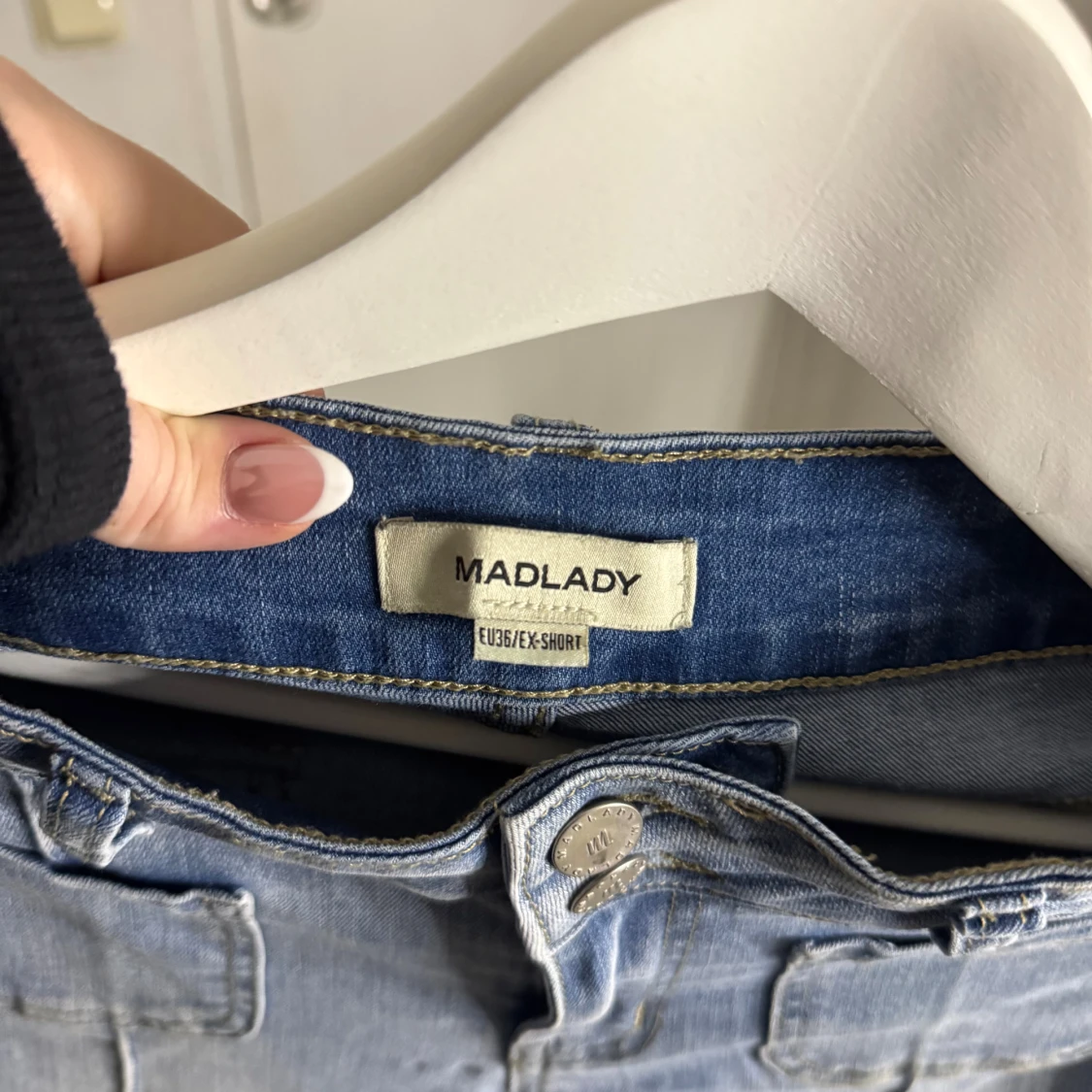 Ljusblå bootcut jeans från Madlady - 2