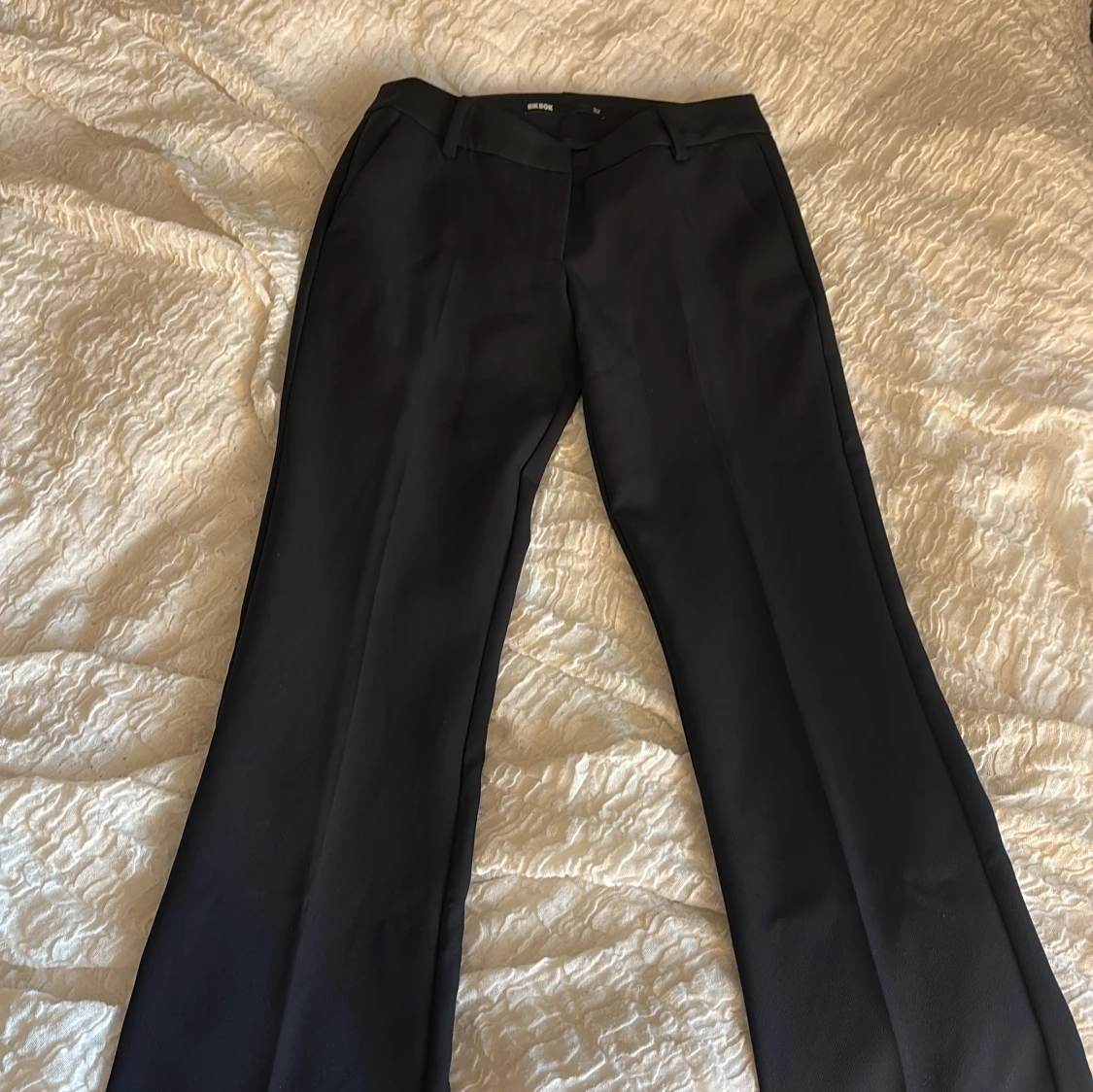 Svarta kostymbyxor med bootcut - 2