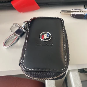 Liten nessecär  - Aldrig använd vet ej vad det är till för