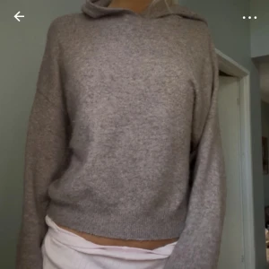Brun hoodie i mjuk ullmix - Intressekoll på min bruna stickade hoodie från Lindex🫰💕 tryck ej på köp dirket