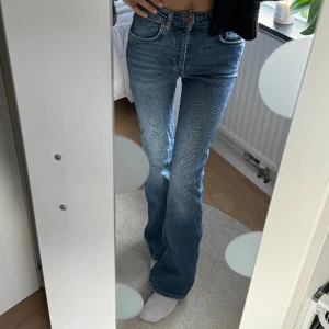 Bootcut jeans  - Säljer dessa bootcut jeans från Gina Tricot. Använda men skicket är fortfarande bra. 