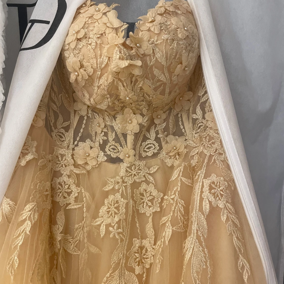 Gul/Champagnefärgad lång balklänning - 2