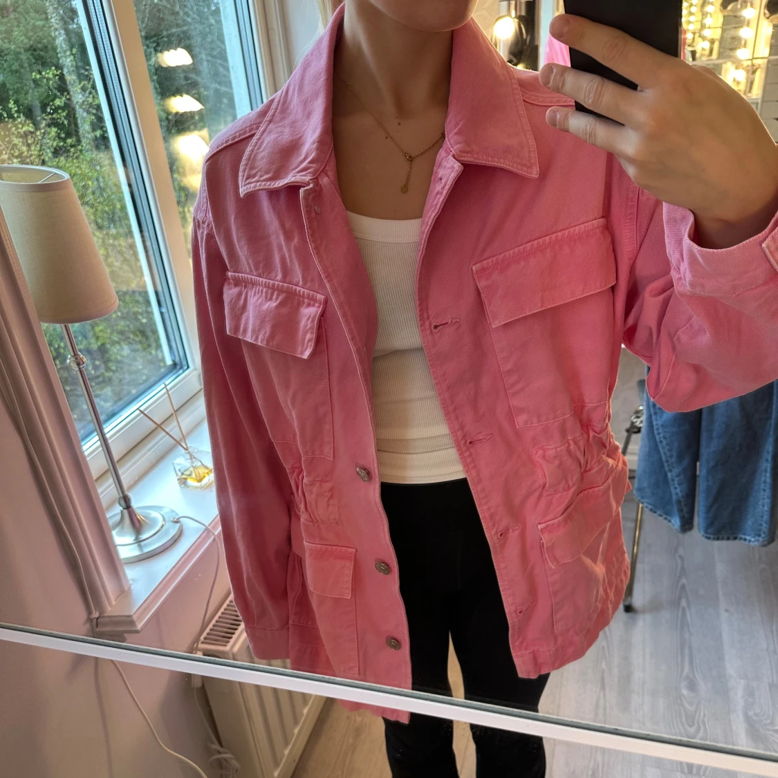 skrikrosa overshirt/jeansjacka med fickor - 1