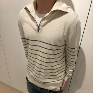Massimo Dutti quarterzip - Otrolig fet randig quarter zip ifrån Massimo dutti           pris kan diskuteras!