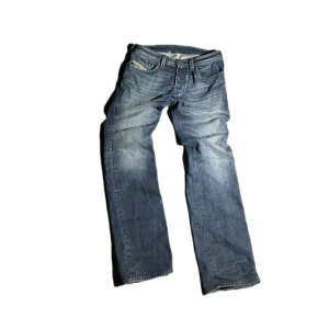Diesel jeans - As feta jeans från diesel| Modell: Regular larkee 1985| som nytt skick| Storl 28/30| Nypris: 1500 kr|