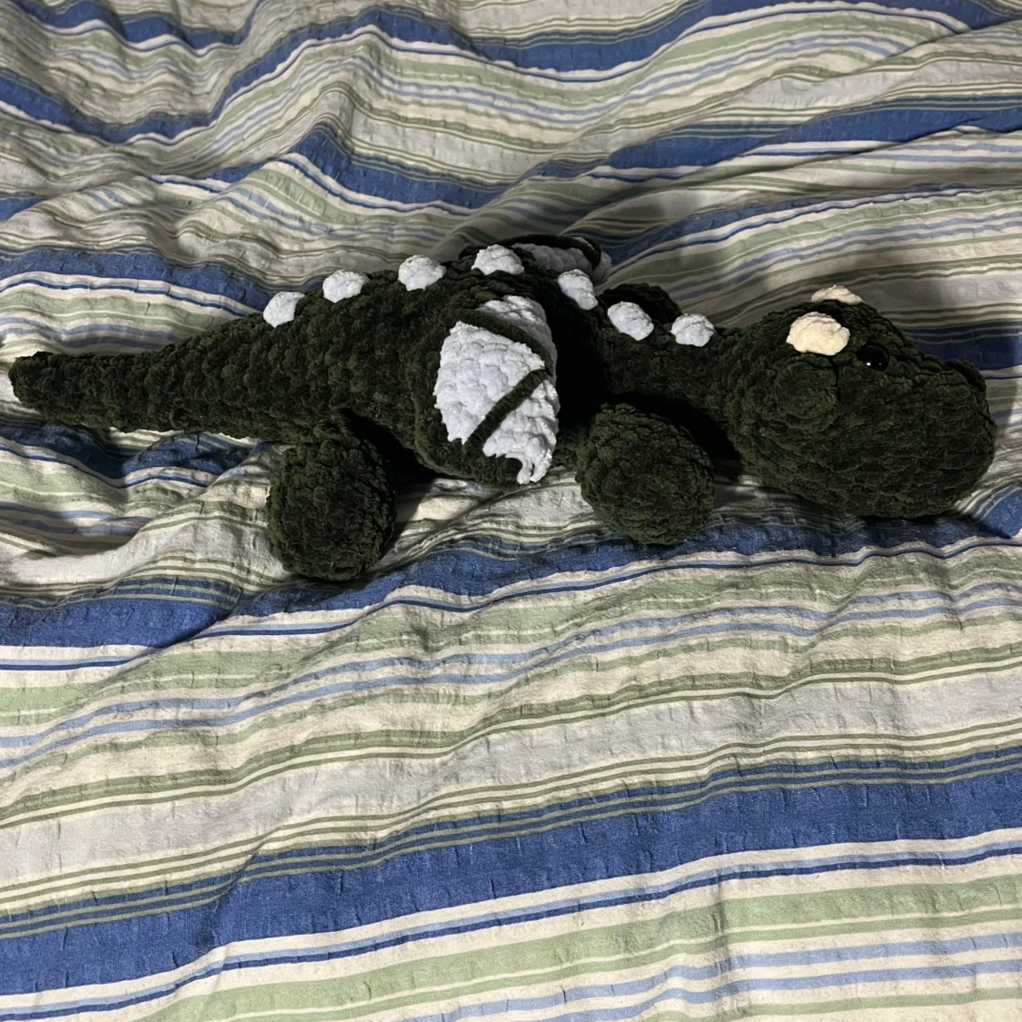 Mörkgrön och ljusblå drake  - 2