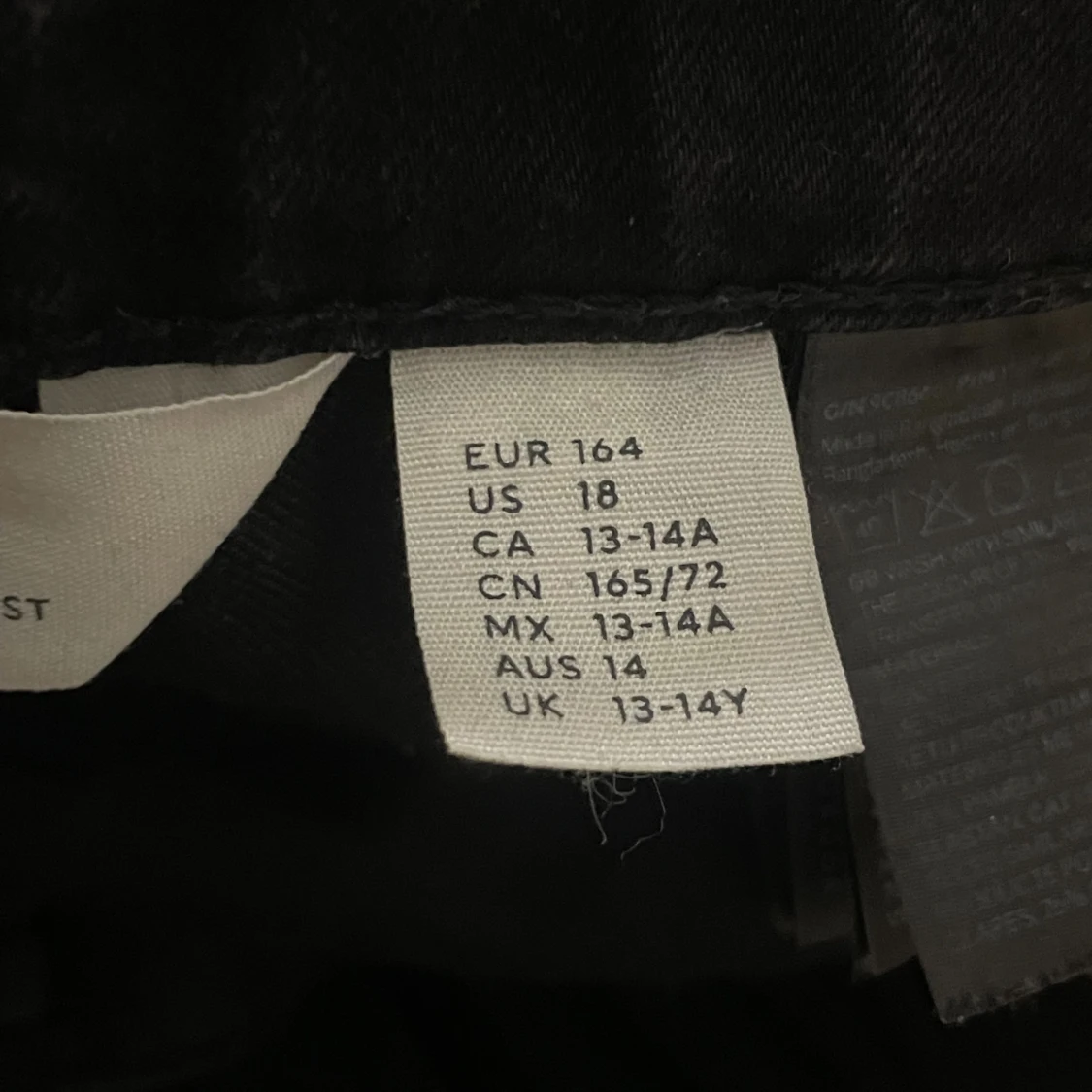 Svarta bootcut jeans från H&M - 4