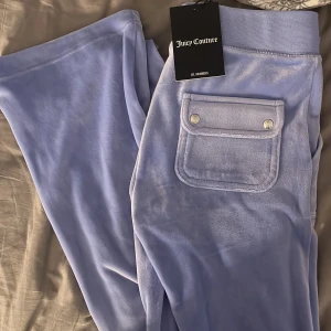 Blå/lila juicy byxor  - Helt nya blåa/lila juicy couture byxor