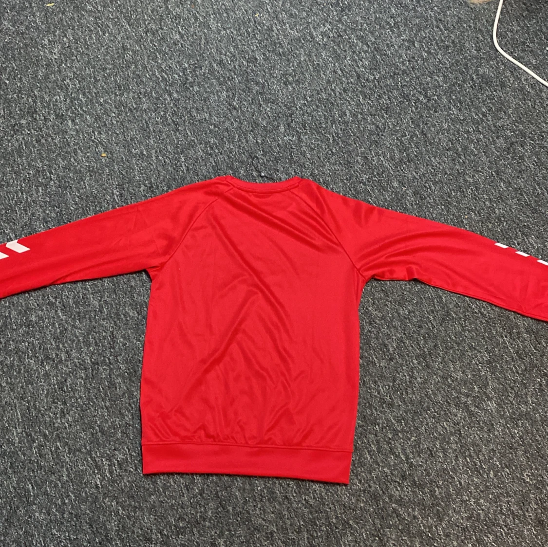 Röd långarmas tröja från Hummel - 1