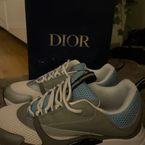 D22 skor nytt skick  - Inga fel med en storlek 43 passar väldigt fint sköna vinter skor men kan användas som höst och vår skor mitt bästa köp 😮‍💨