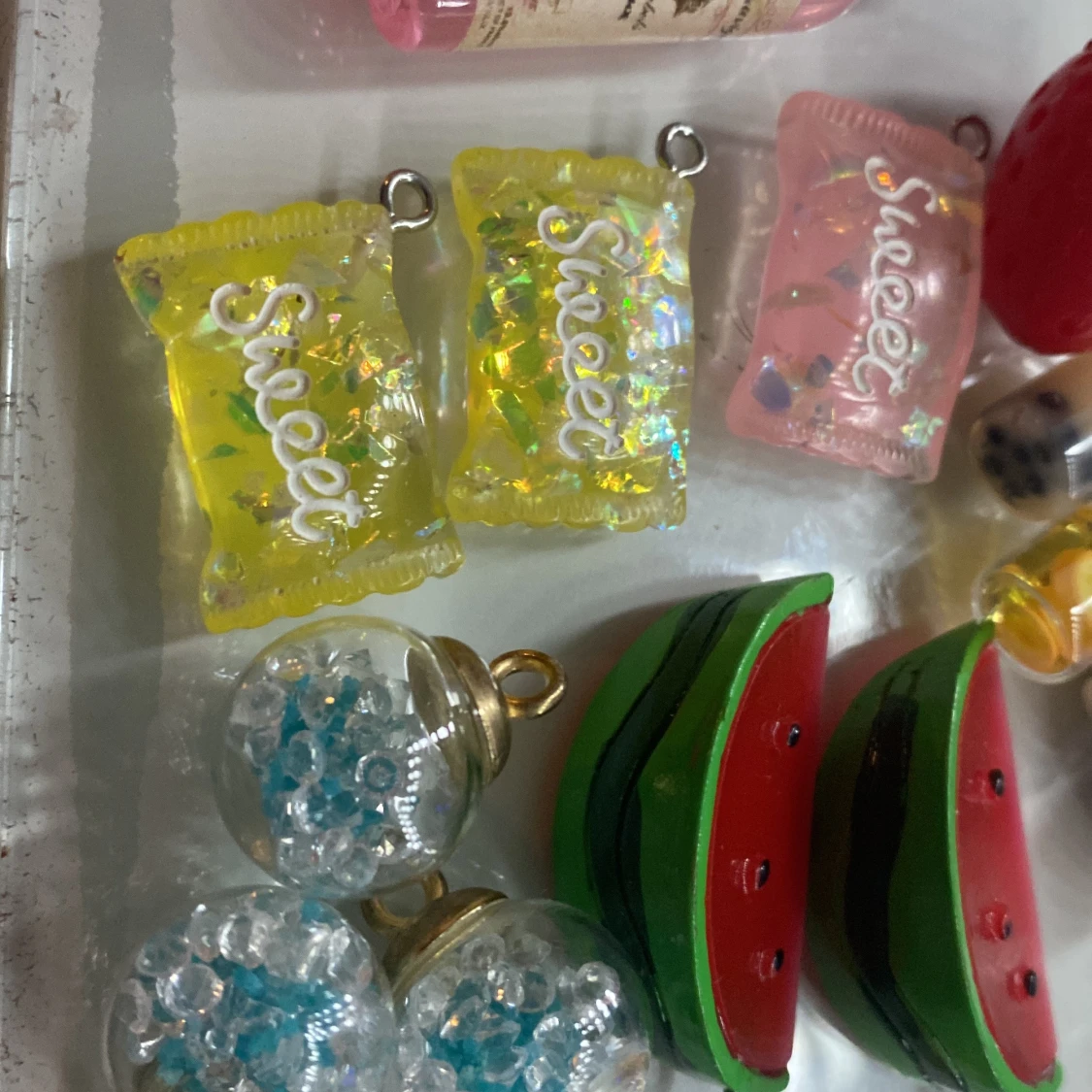 Färgglada berlocker till smycken - 1