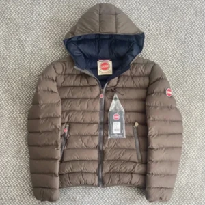 Olivgrön dunjacka från colmar! - Olivgrön Colmar dunjacka, strl M i bra skick och en varm vinterjacka! Hör av dig vid köp😃