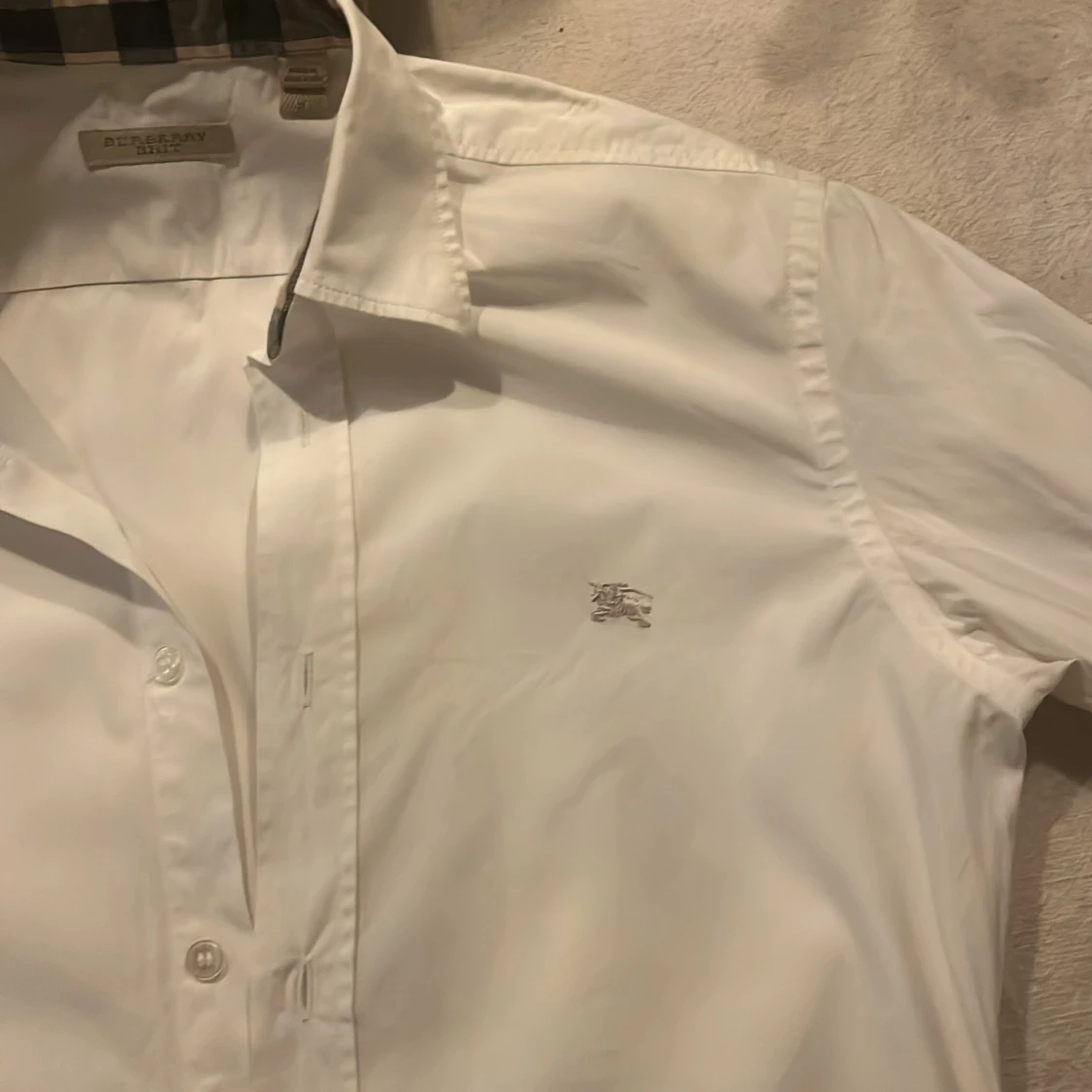 Vit Burberry skjorta med rutig krage - 1