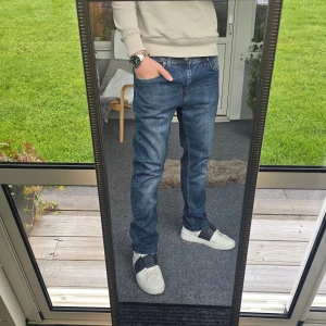 Diesel jeans - Supersnygga Diesel Industry jeans i Denim tyg. Det står att de är i storlek 34 men jag skulle säga att de är mycket mindre än så då de nästan passar mig som är 180 lång och väger ca 73 kg. 😄
