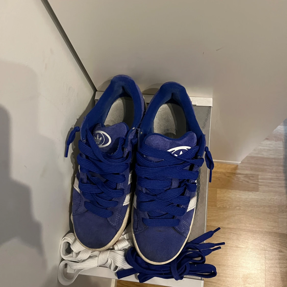 Blå Adidas Campus sneakers mocka - 1