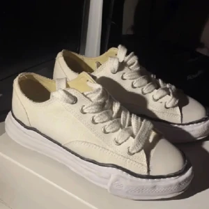 Maison Mihara  - Säljer dessa maison mihara skor i storlek 41 använda 1-2 ggr som nya