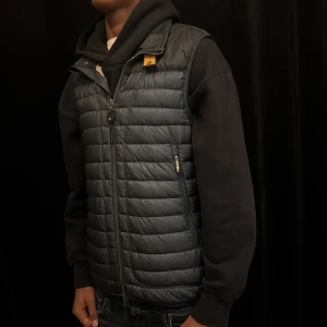 Svart dunväst från Parajumpers  - Parajumper🙌