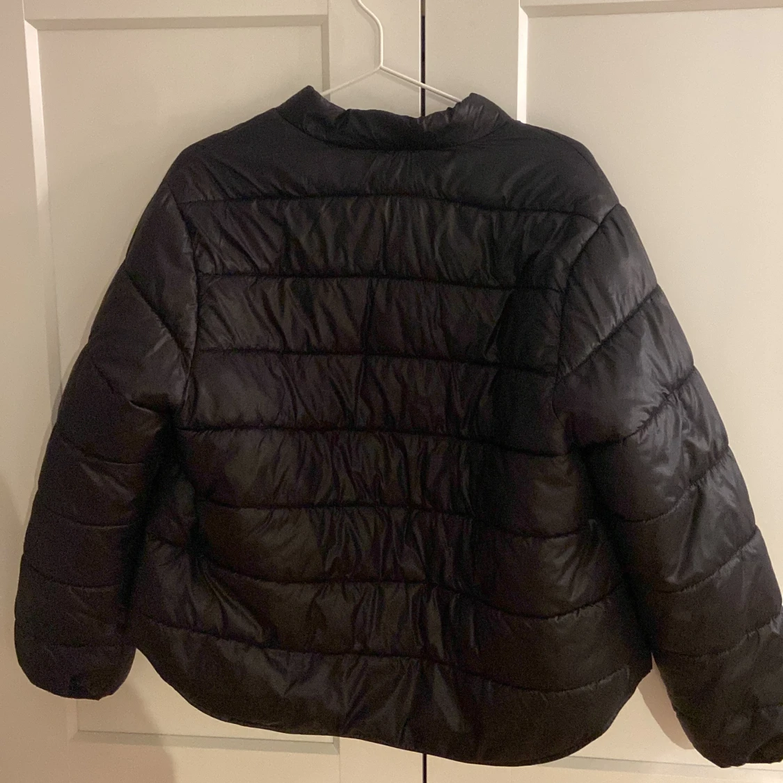Svart pufferjacka  - 1