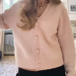 SÖKER - Söker denna i rosa eller blå, helst S-M. hör av er om ni säljer!