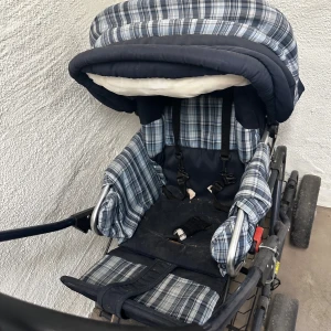 Barnvagn  - .
