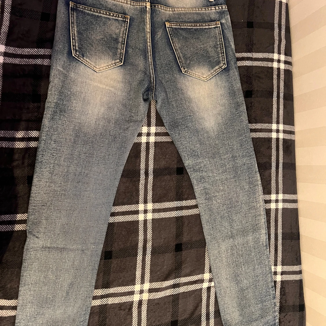 Blå slitna skinny jeans, storlek 32 - 1
