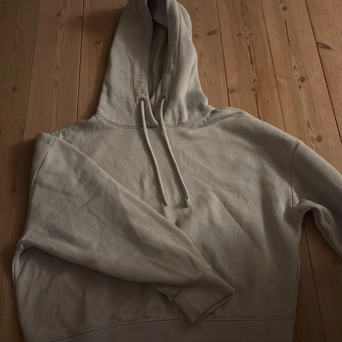En jättefin blå hoodie