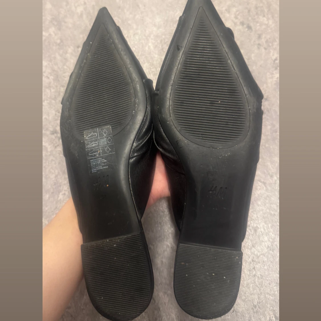 Svarta spetsiga slip-in skor H&M - 1