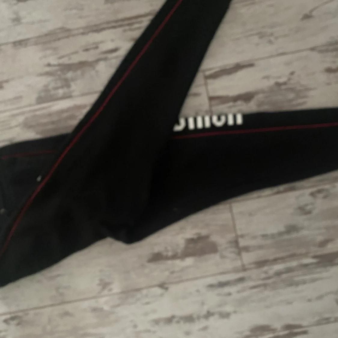 Svarta Hoodrich mjukisbyxor med tryck - 2