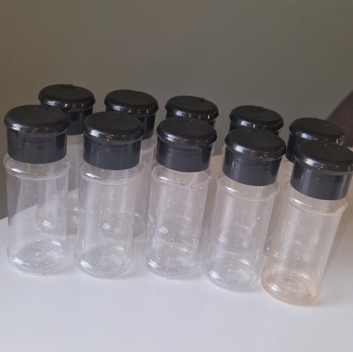 Plastburkar med svart lock, 10-pack - 3