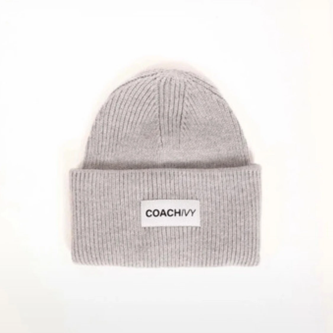 Ljusgrå ribbstickad mössa COACH IVY - 1
