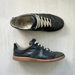 Maison Margiela gats - Marinablåa | stl 41 | nypris ca 6-7000 | 2799kr | pris går att diskuteras