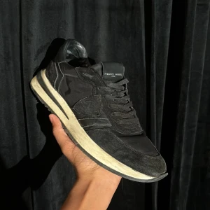 Svarta sneakers från Philippe Model - Svarta sneakers från Philippe Model🙌