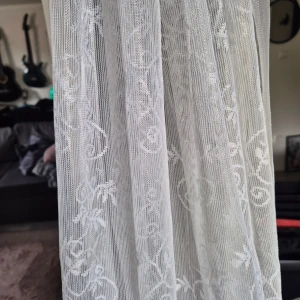 Gardiner jotex 2st vita - 2 st gardiner från Jotex   220 cm långa  115 cm breda  