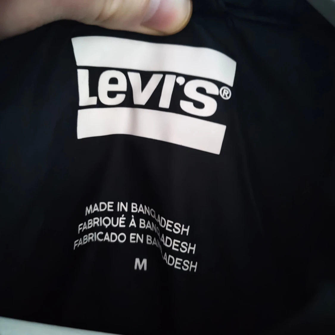 Svart pufferjacka från Levi's med huva - 1