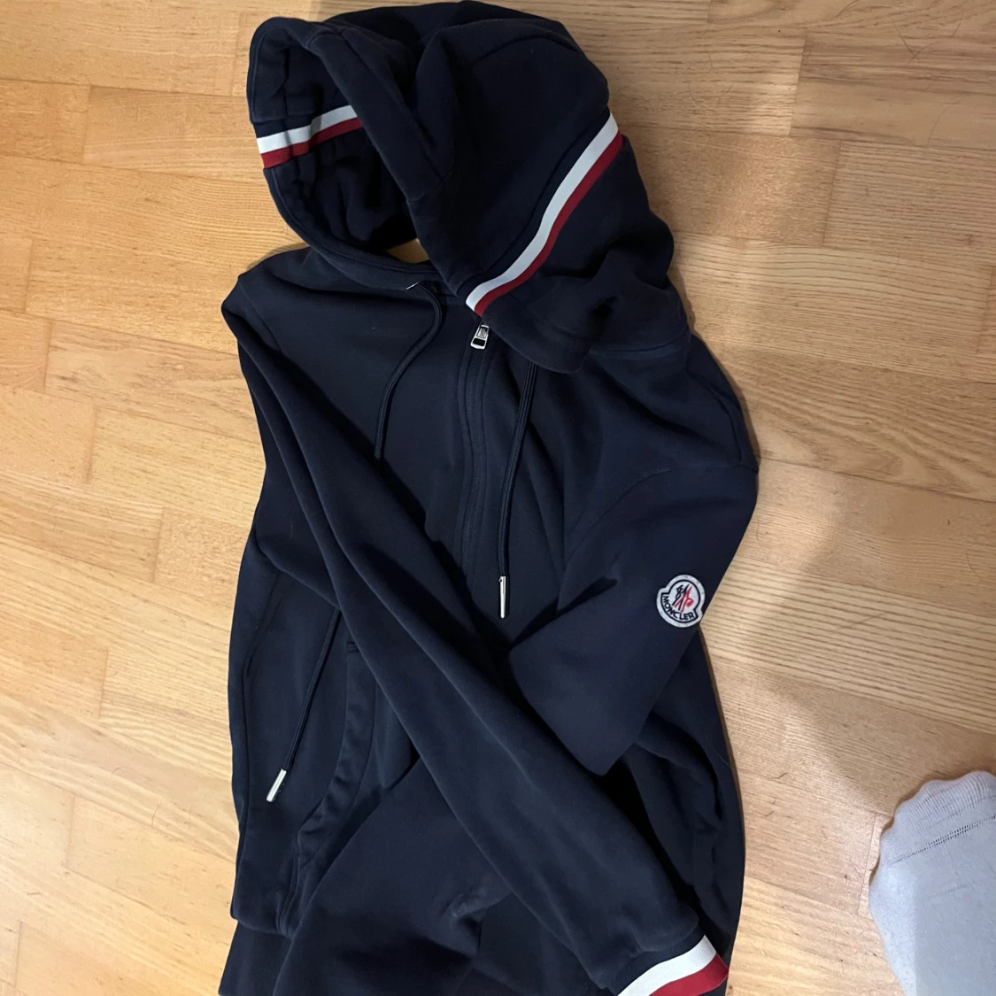Mörkblå Moncler hoodie med dragkedja - 1