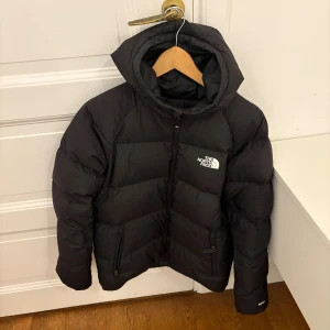 The North Face Svart Dunjacka - Fint skick! (Sparsamt använd) Storlek: S