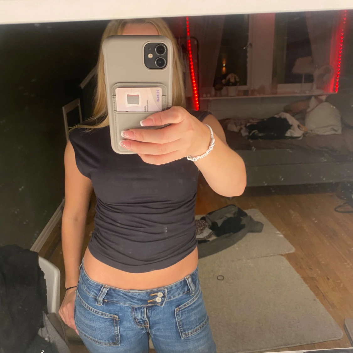 Svart croppad topp från Gina Tricot