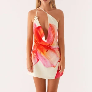 Peppermayo mini dress - Helt ny klänning från Peppermayo med lapp kvar! Superfin men tyvärr för liten för mig. Kort och blommig – perfekt till sommaren eller en utekväll.