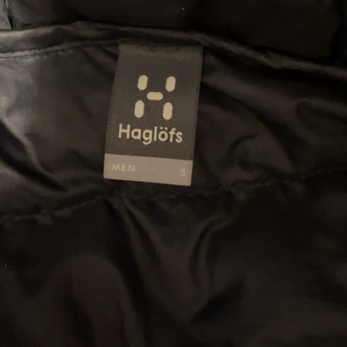 Svart dunjacka från Haglöfs med huva - 1