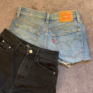 Jeansshorts- Blåa från Levis och svarta från zara. Levis i st 23/24 och köpta i Levis butiken i gallerian för 649kr i modell 501. Zara shortsen i st 34 och köpta för 299kr. 100kr/st eller båda för 150kr. Pris går självklart att diskutera. köpare står för frakt💗