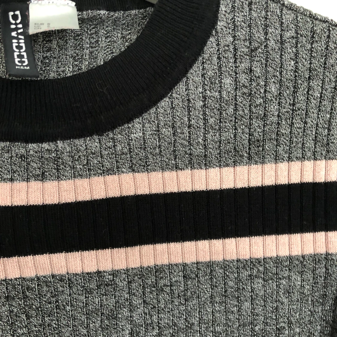 Stickad/ribbad tröja  - 90